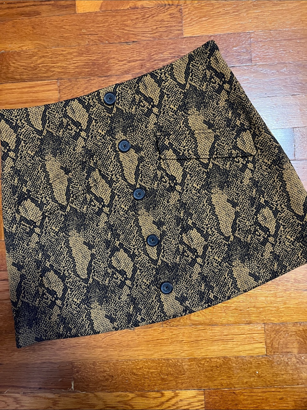 JOIE size 10 NEW SKIRT,snakeskin print. Gorgeous color. Stretch. NEW NO TAG